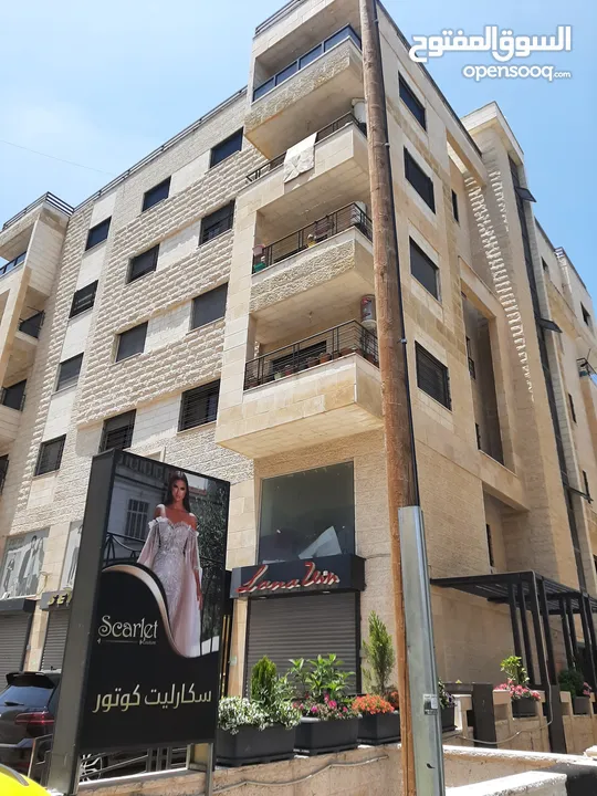 شقة جاهزة واسعة،مع بلكونة في منطقة مريحة ومرغوبة. يفضل عرسان ، عائلات صغيرة او نساء