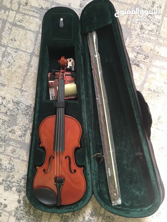 كمان للبيع مستخدم لفترة قصيرة قابل للتفاوض Violin for sale