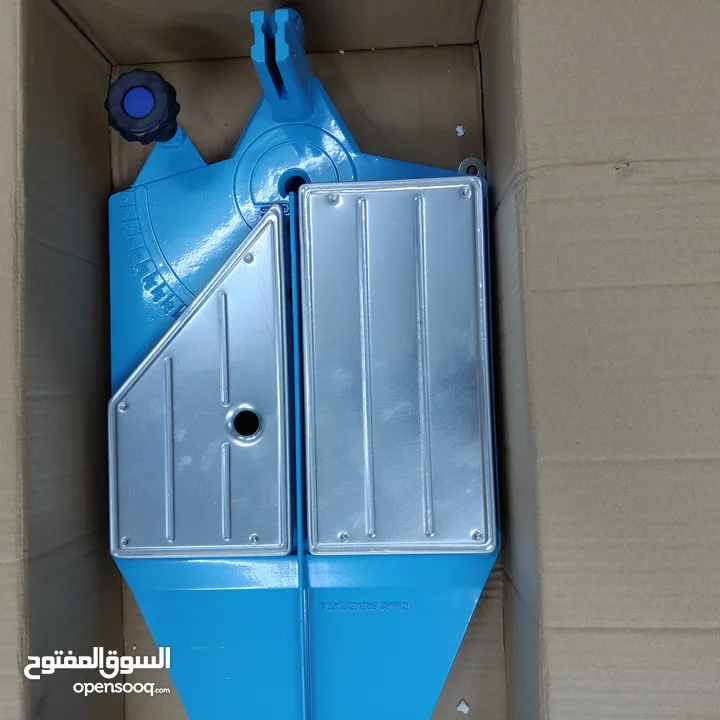 مقص بلاط  وعدة بناء وآليات للبيع