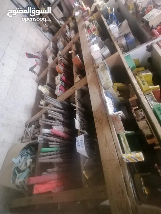 محتويات محل مواد بناء