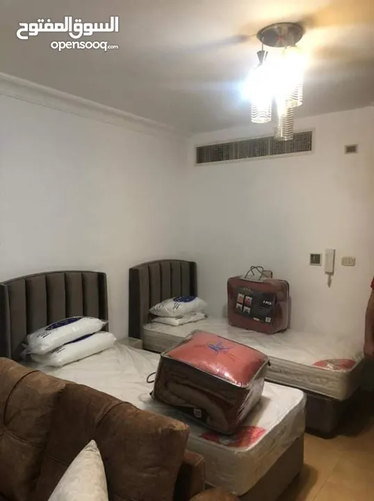 غرفة وصالة مفروشة فرش كامل قرب الحسين للسرطان منطقة مميزة ومخدومة