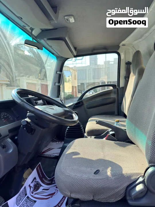 Izuzu NPR Box Cargo Truck (covered Body) 6 wheels Year-2016.Single owner used Cargo Truck