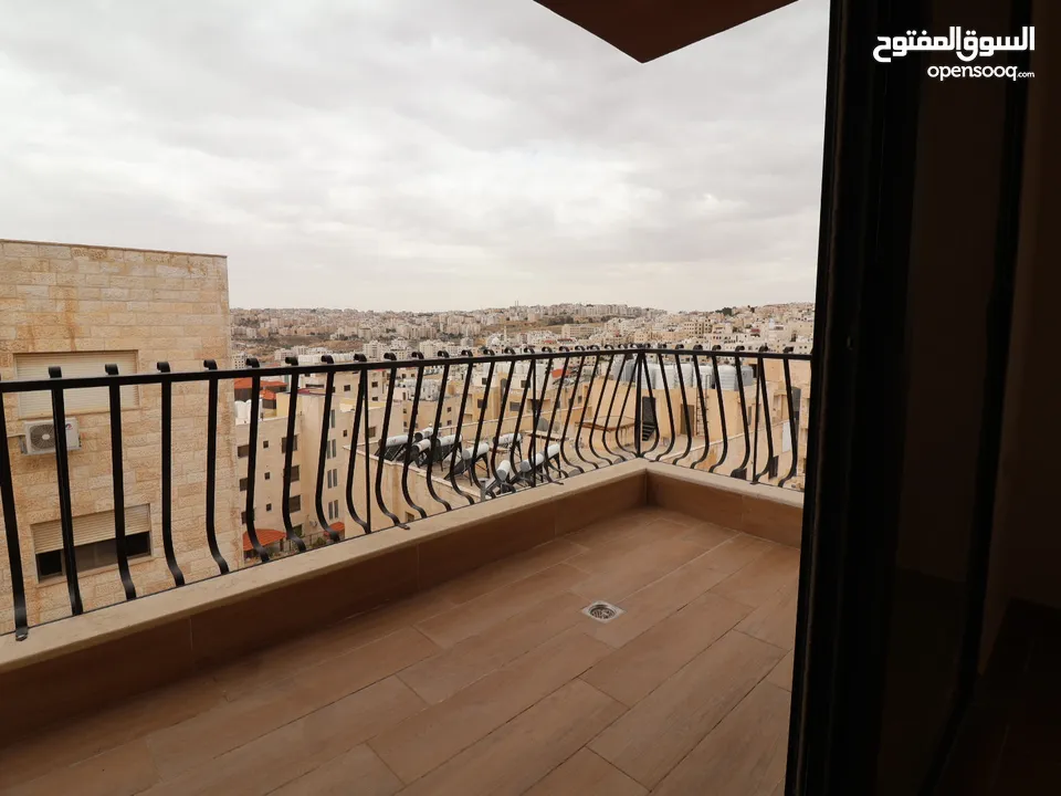 شقة دوبلكس طابق أخير مع روف مساحة (215)م الداخلي (100)م الخارجي في أرقى مناطق (أم حجير) شفا بدران