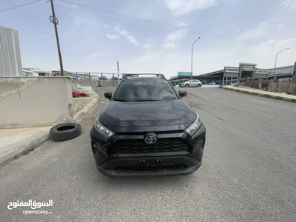 2021 TOYOTA RAV4, LE  بطاريه ليثيوووم السياره توب نضافه بصلاه على النبي