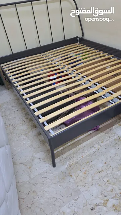 Bed with mattress for sale in Abu Dhabi