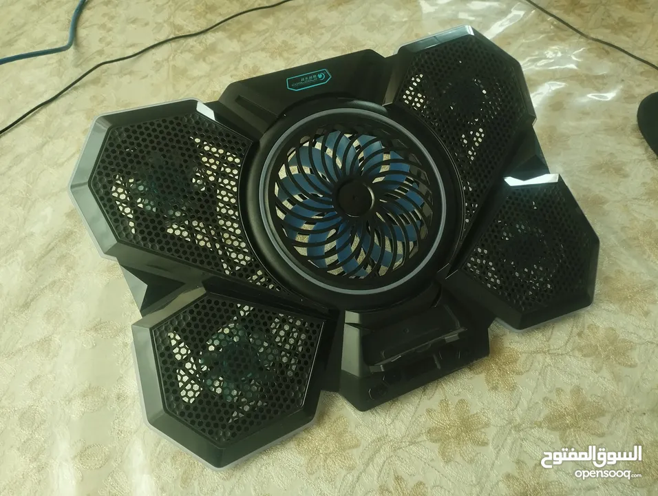 لوحه تبريد جهاز لاب توب خمس مراوح مع اضاءه اللون ار جي بي laptop coolingpad 5-fans RGB lighting
