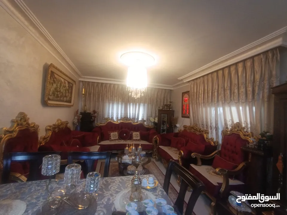 طقم كنب حفر خشب زان 9 مقاعد بحالة الوكالة للبيع