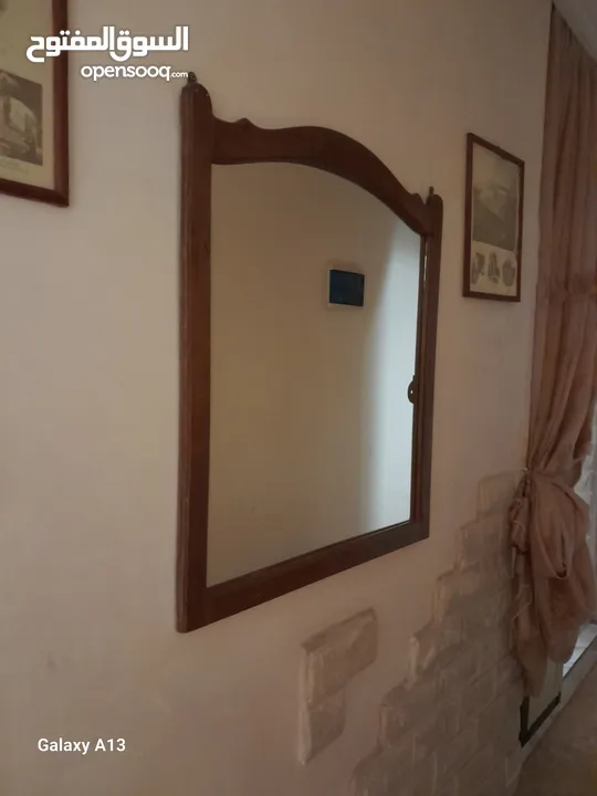 طقم سفرة / طقم كنب ضيوف/ كيزر ماء( سخان ) / مكيف 2 طن/ مفرش تخت وبرداية طقم/ قلاية كهربائية / طاولات