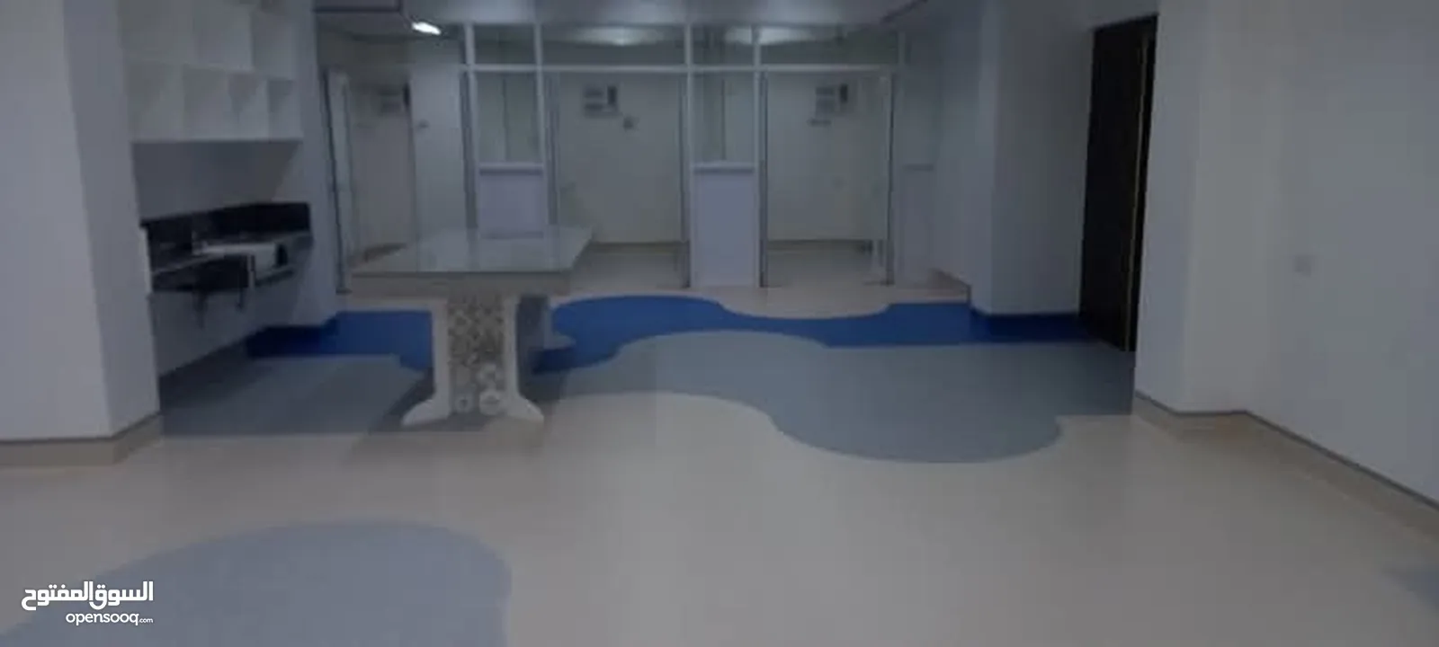 فني تركيب جميع أنواع الموكيت-فني تركيب أرضيات باركيه خشب-تركيب أرضيات bvc-عشب صناعي -بلاط موكيت
