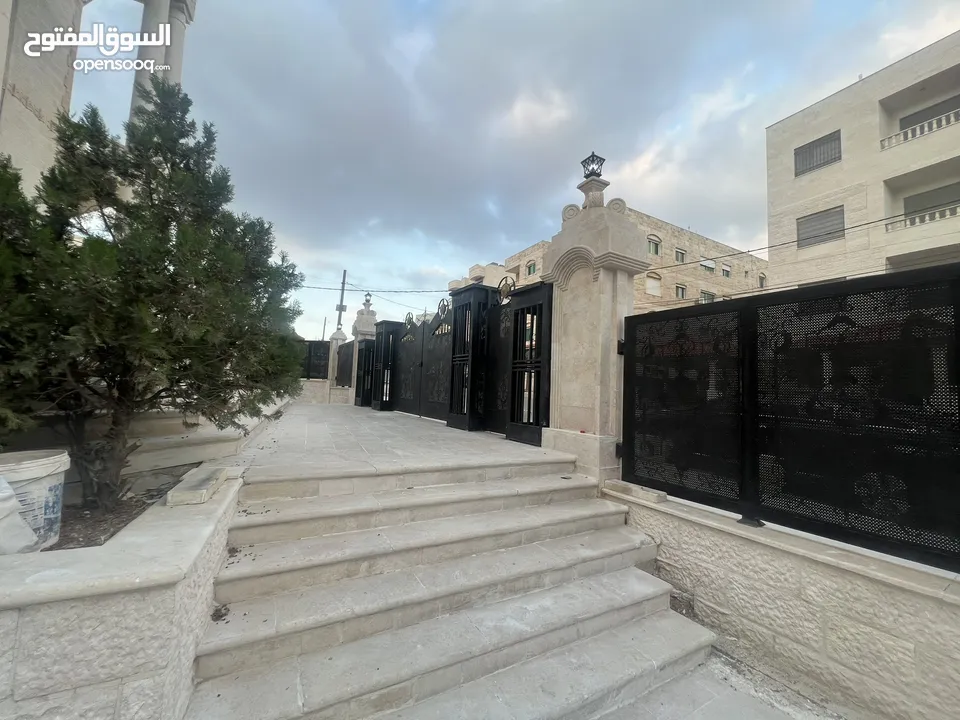 قصر فيلا فخمة جدا للبيع في الجبيهه