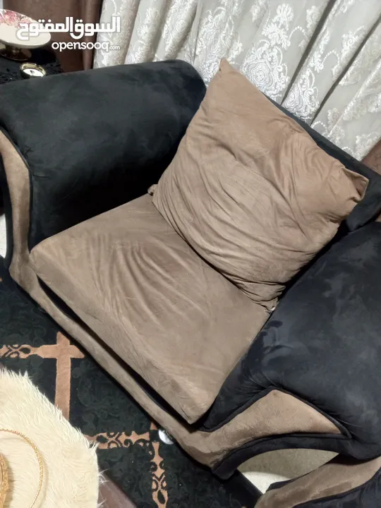 طقم كنب مع طاولات