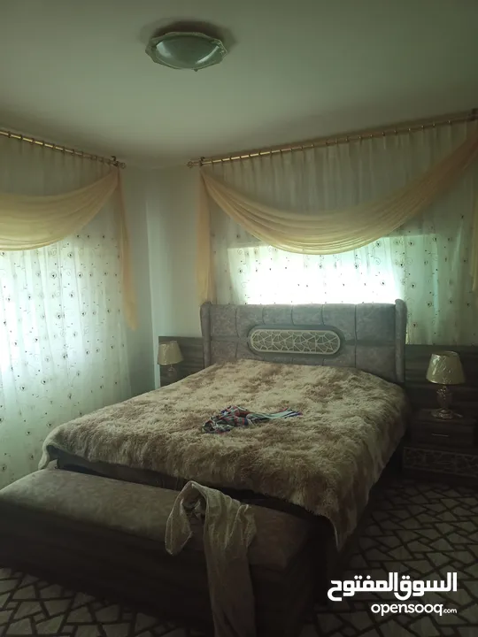 عماره مميزه في حي مميز بسعر جيد مناسبه لعائله مدخل مستقل قوشان مفروز اربع طوابق كل طابق مسطح 155 متر