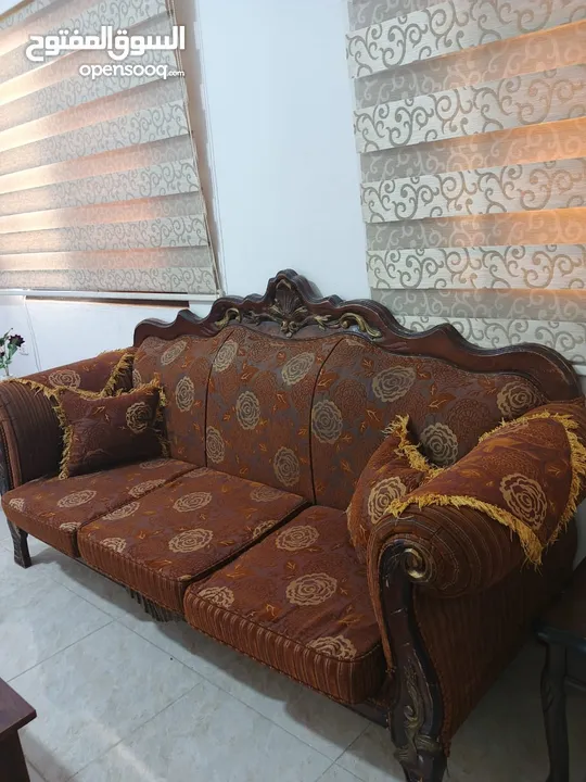 طقم كنب بحاله جيده للبيع