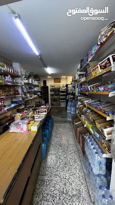 سوبر ماركت على الشارع الرئيسي في جبل الجوفة للبيع خلو