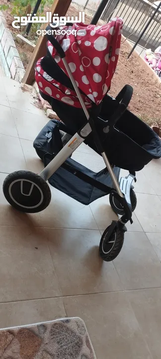 عرباية اطفال شبه جديدة للبيع وتنفع كمان كوت