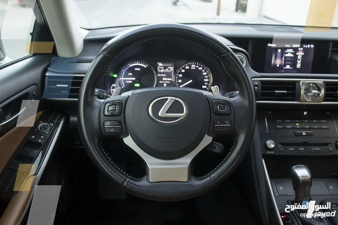 Lexus IS300H 2018 - للبيع
