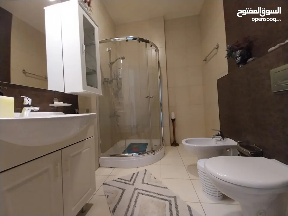 شقه طابقيه لللبيع او للايجار