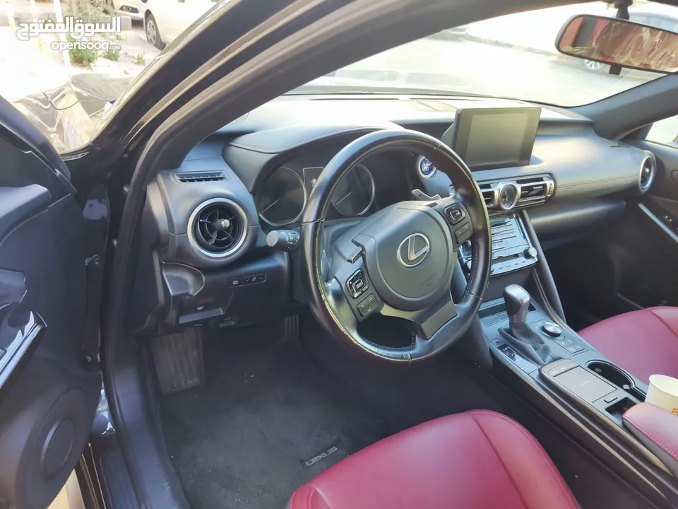 وارد شركة المركزية Lexus is 300h ليكزس اي اس جديدة استعمال   خفيف 14 الف كيلو  2022