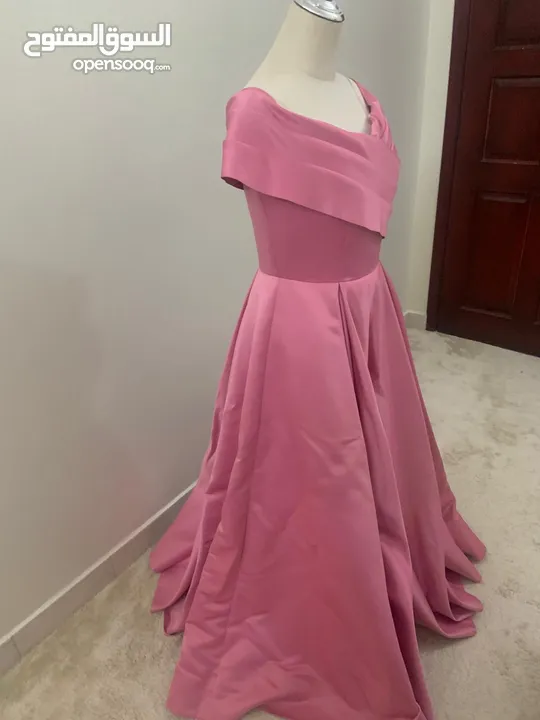 للبيع فستان مناسب للأعراس والخطوبات والمناسبات