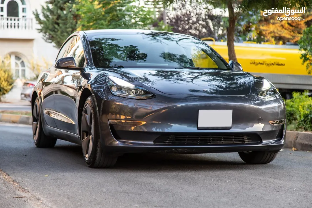 تيسلا model 3  tesla 2023 ستاندر  فحص كامل بحاله الوكاله  لون فيراني