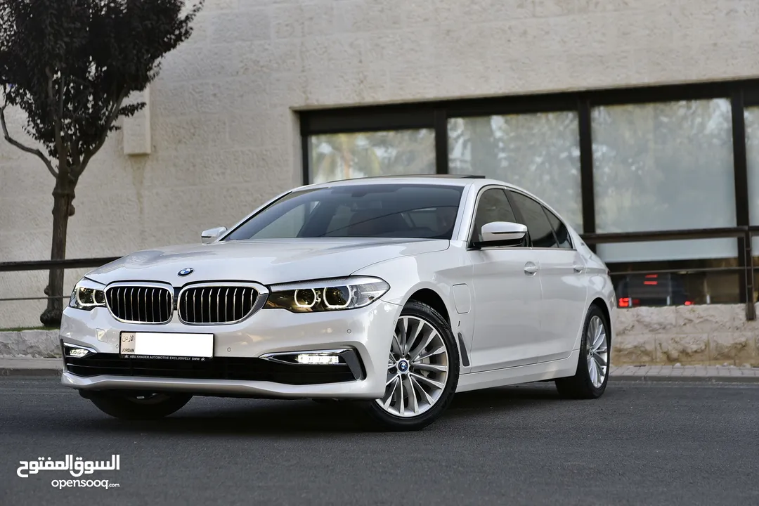 بي ام دبليو الفئة الخامسة بلج ان هايبرد 2019 BMW 530e Plug In Hybrid