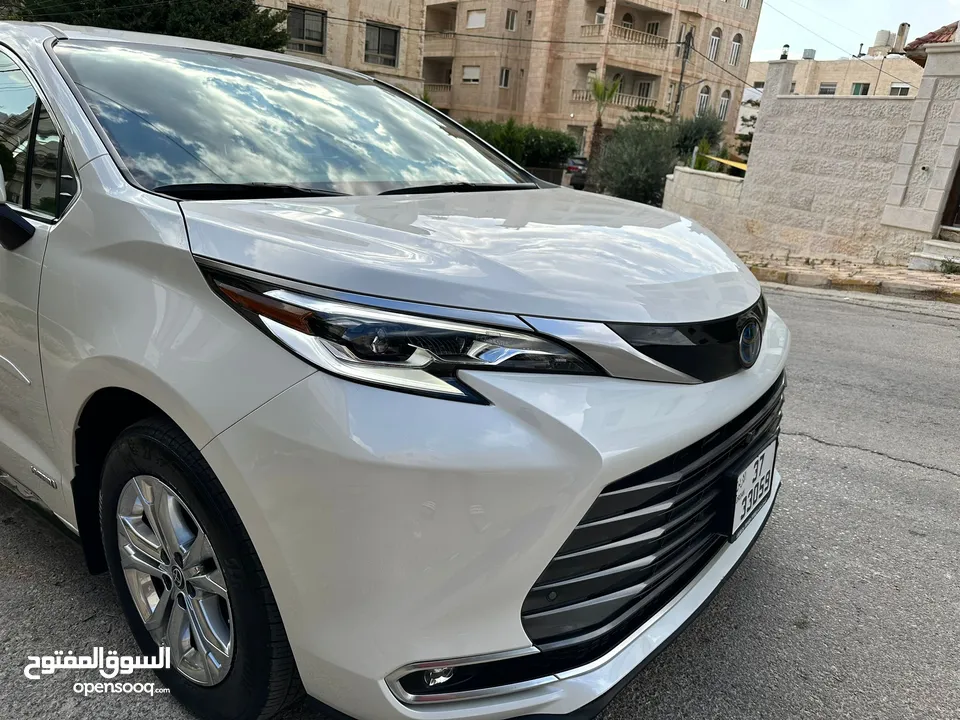 2021 Toyota Sienna Platinum Hybrid AWD