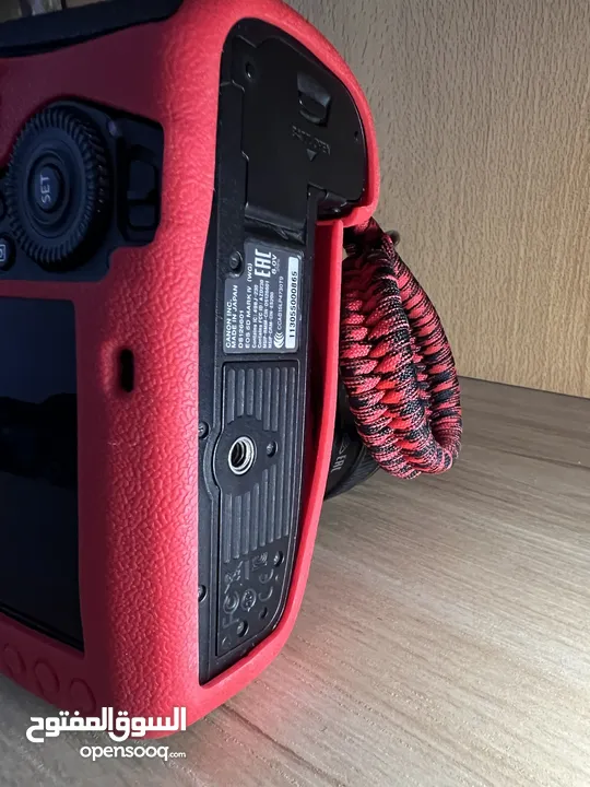 5d mark4   بحاله جيده جدا مع بطاريتين وشاحن اصلي  الكاميرا بودي او مع عدسة  85mmf1.8
