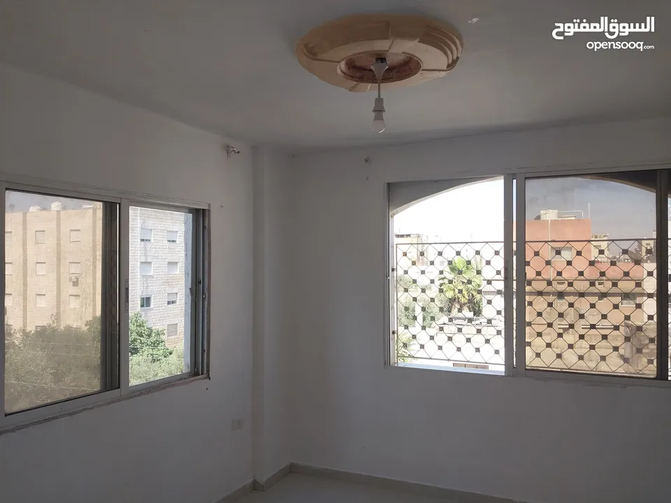 شقة للايجار شارع الحصن بالقرب من مجمع الشيخ خليل