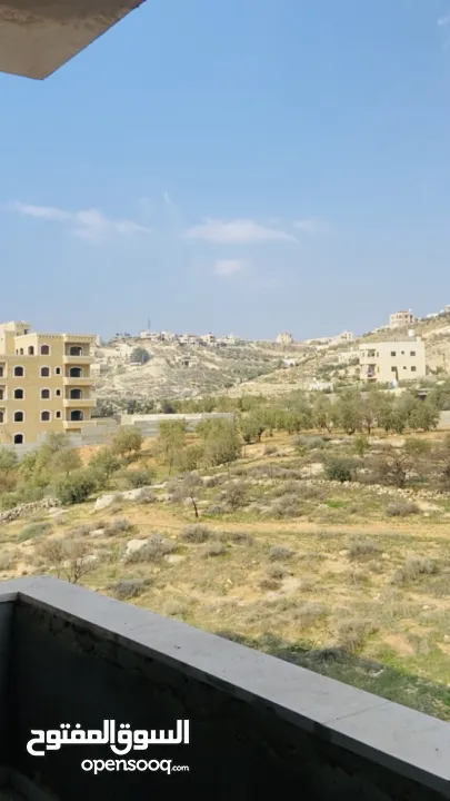 شقة للبيع شبه جاهزة بسعر مغري