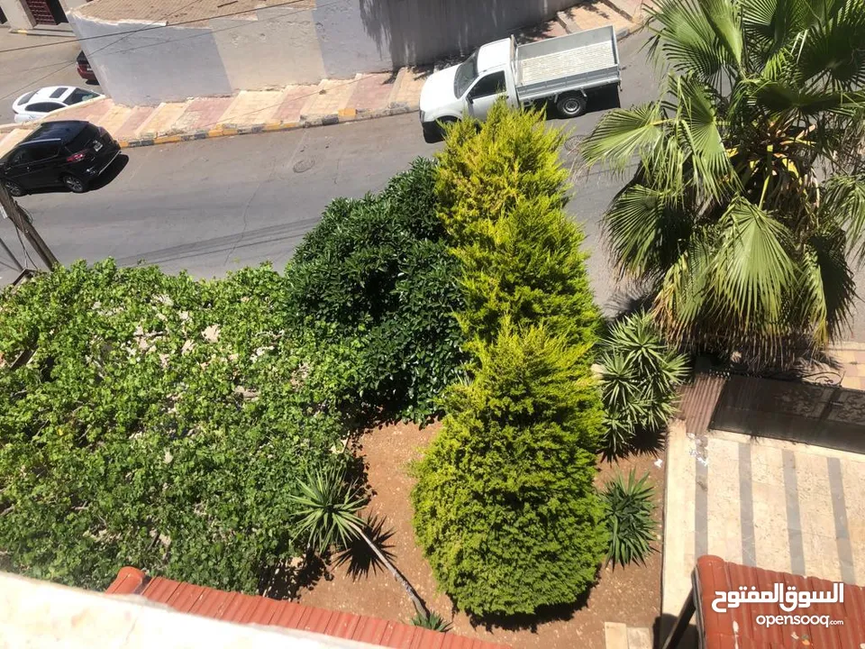 عقار سكني مميز للبيع في عمان الغربية الچاردنز قريب من كل الخدمات مع إطلالة بوجهتين