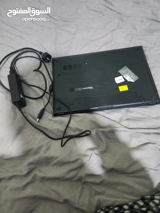 لاب توب dell مع شاحن نينتندو سويتش مع كينترولار