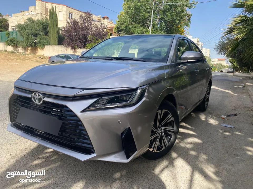 تويوتا يارس ياباني اصلي  لاتزال على كفالة الشركة موديل  2023 للبيع الشكل الجديد