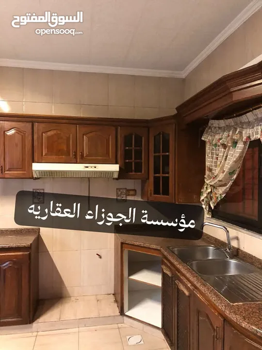 بيت مستقل فارغ للايجار في منطقة الزهور مساحة 250 متر داخلي مع حديقة 300 متر
