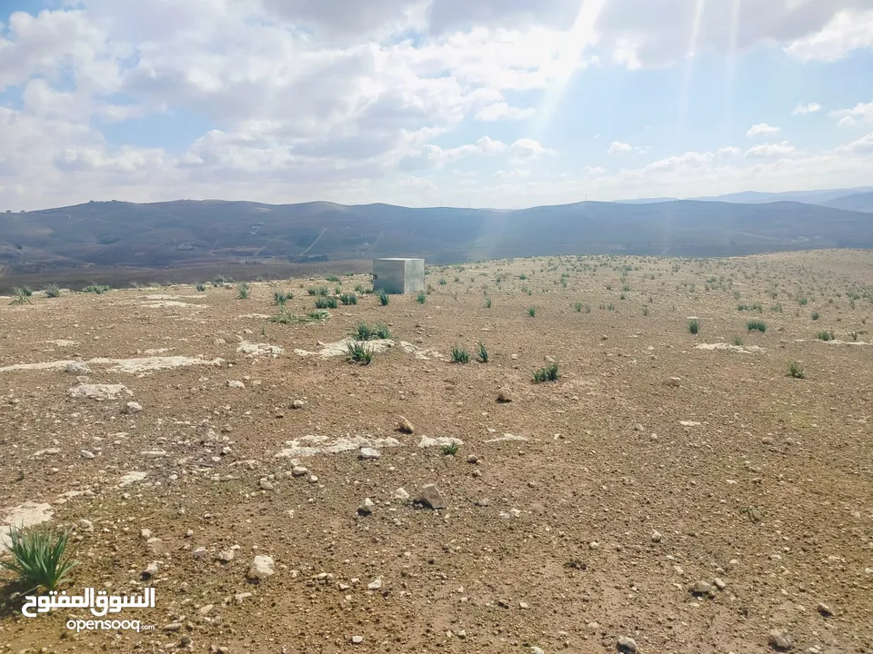 قطعة ارض 3دونمات ونصف فقط  مطلة ومرتفعه واصل جميع خدمات شرق جرش دحل