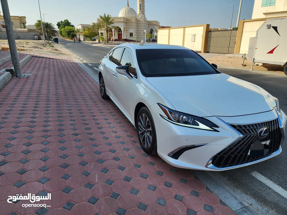 Lexus ES300H, hybrid, 2023 , GCC,  orginal paint