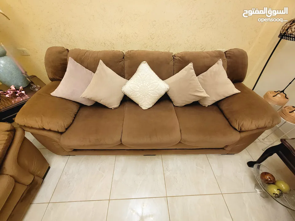 للبيع طقم كنب دب فاخر بسعر مغري