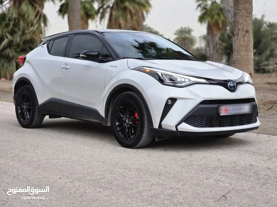 2023 Toyota C-HR 1 owner under warranty very km