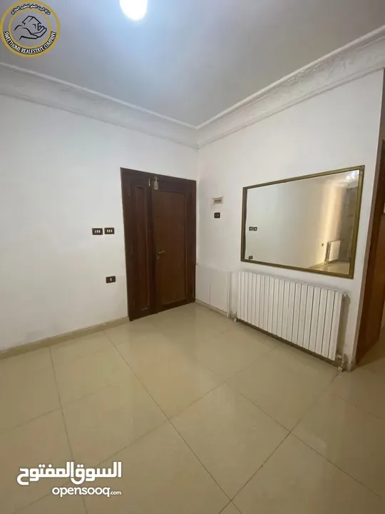 شقة مميزة للبيع في الجاردنز 130م مع ترسات وحديقة بسعر مغري