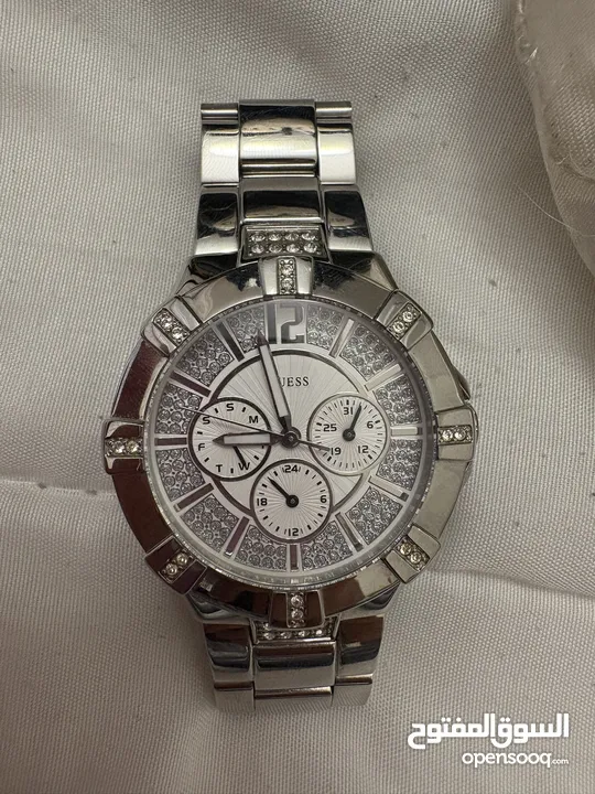 ساعه guess اصليه لون فضي