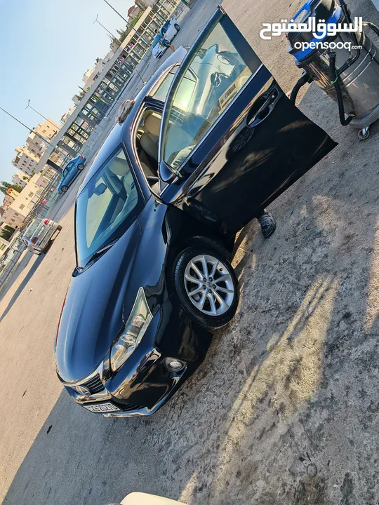 LEXUS-CT200 بحالة الوكالة فل عدا فتحه فحص كامل