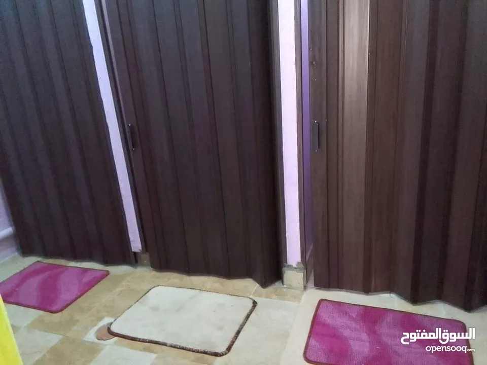 مبنى مخازن تجارية وروضة للبيع