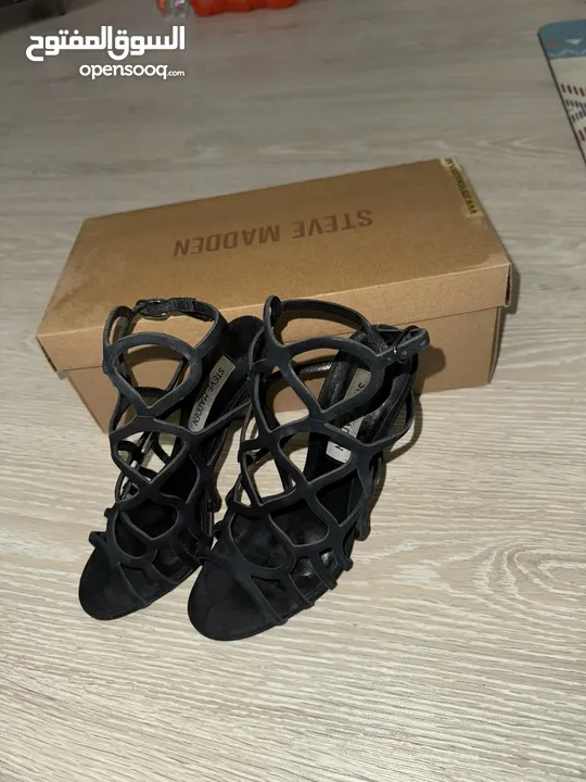 Authentic Used Steve Madden black sandal heels in size US 5