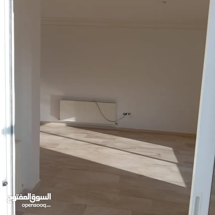 ام السماق / شقه فارغه للايجار/ باجره 400 دينار امكانيه الدفع شهري
