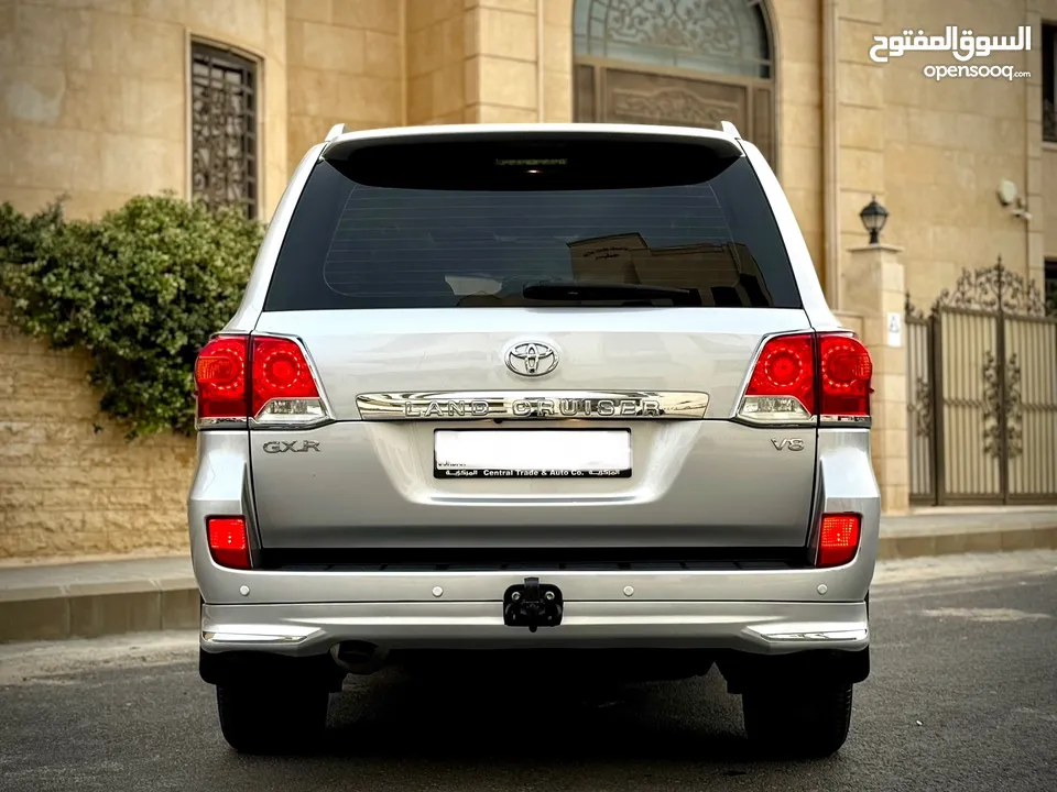 تويوتا لاند كروزر (GXR 2015 (V8 وارد صيانة الشركة ( طلب خاص 60th) مالك واحد بحالة الوكالة