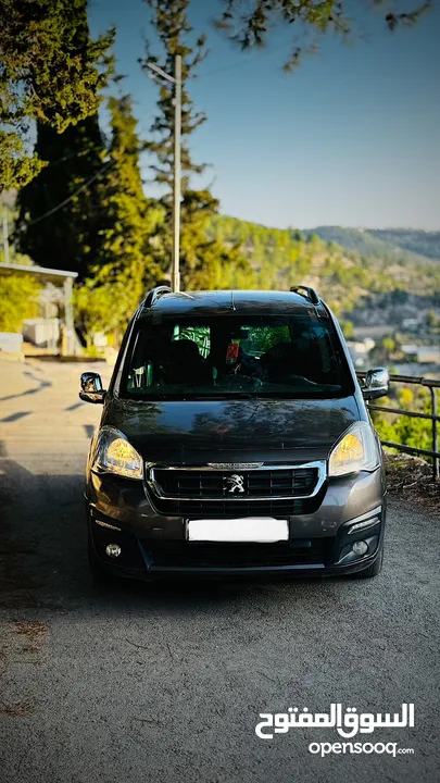 بيجو بارتنر تيبي  Blue HDi يد أولى  فحص نخب  سيارة مميزة ونظيفة  تنازل فوري عند الدفع كاش
