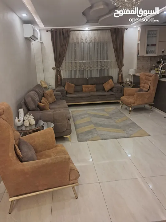 طقم كنب ثقيل زان 8 مقاعد اسفنج دانلوب بسعر مغري قابل للتفاوض