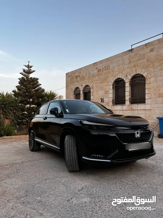 Honda E:NS1 E4 electric 2023  هوندا e:ns1 فئة E4 فل اضافات، اسود ميتاليك، داخليه لون ابيض فخمة
