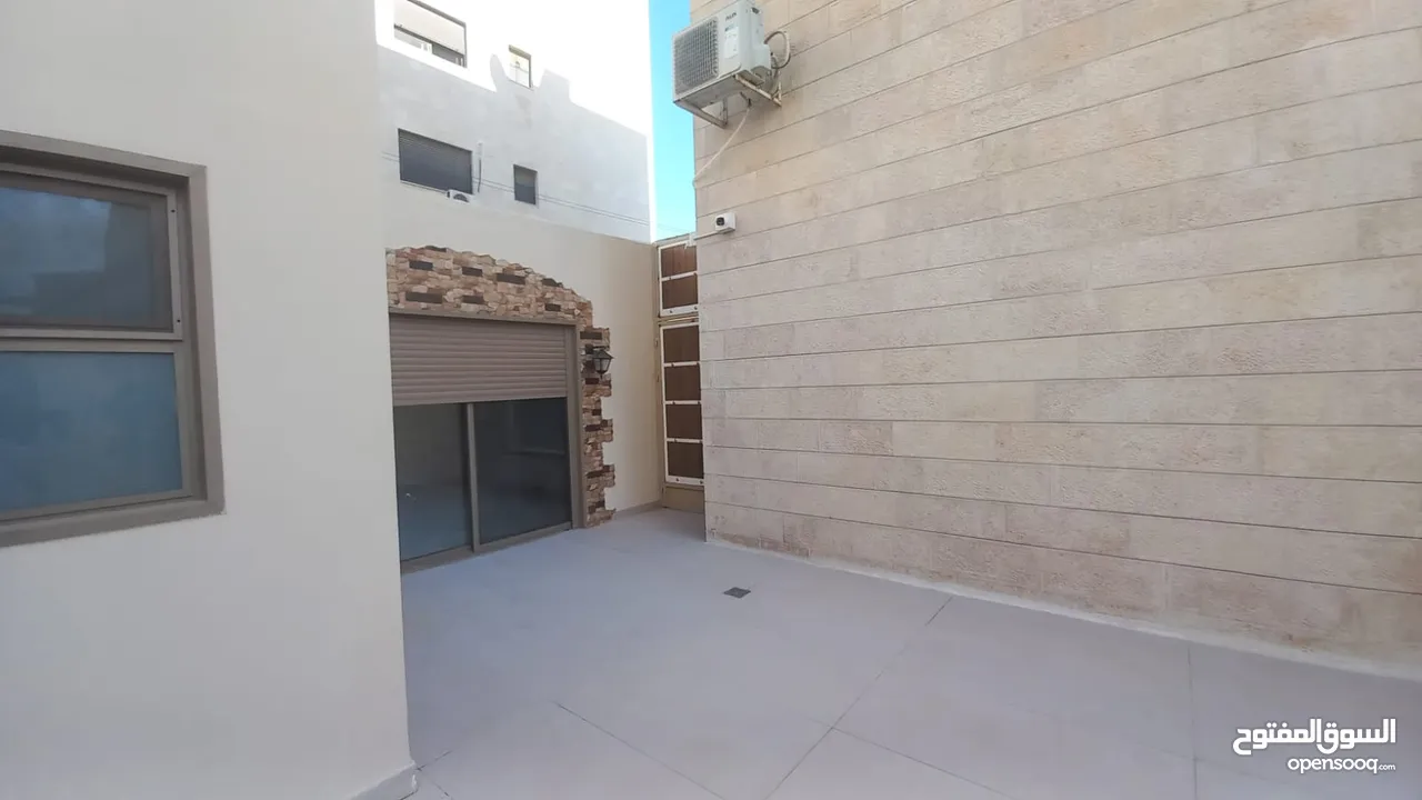 شقة شبة غير مفروشة للايجار في عبدون  ( Property 40576 ) سنوي فقط