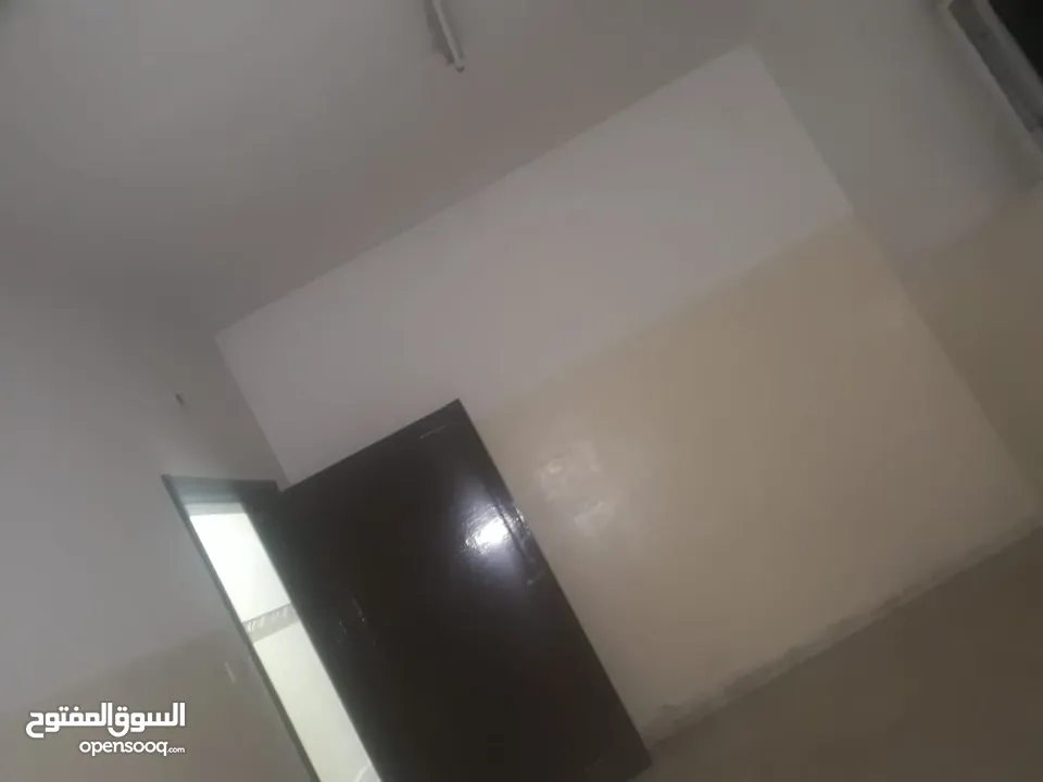منزل مستقل ثلاثة طوابق  موقع مميز في ماركا الشمالية حي العبدلات