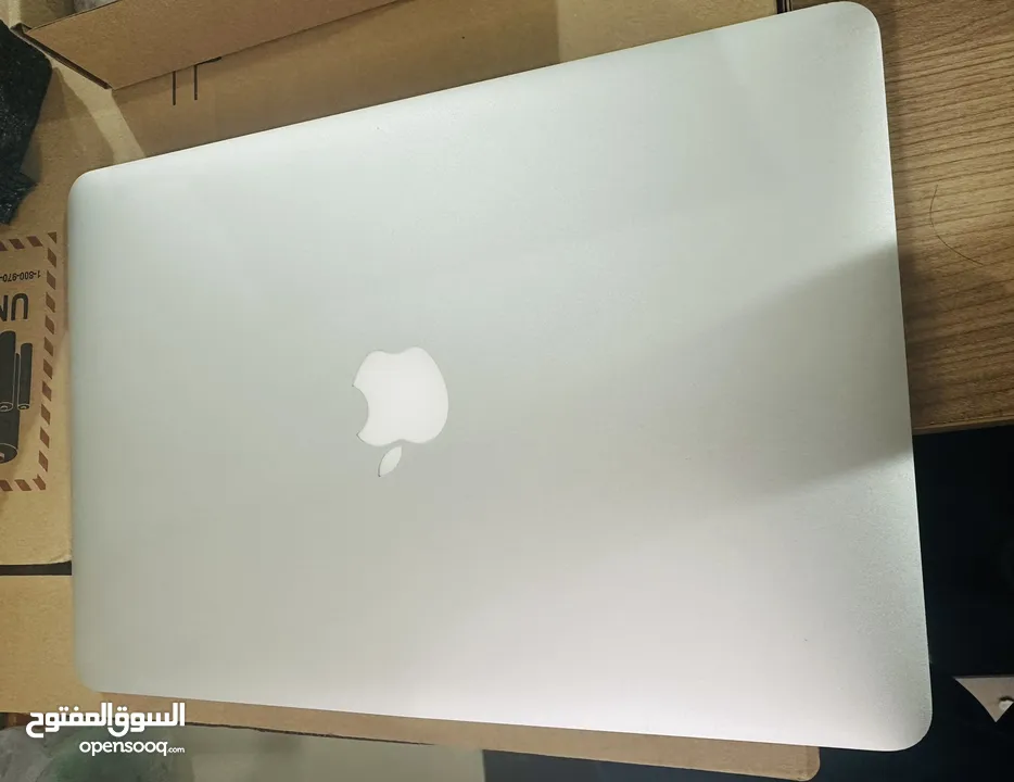 Apple MacBook Air 2015 13.3 inch FHD display intel core i5 processor 8 gb Ram 256 gb SSD silver